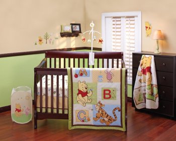 Disney-Crib-Bedding-and-Nursery-Decor-with-an-Disney-Theme1.jpg